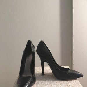 BEBE Black Snakeskin shoes